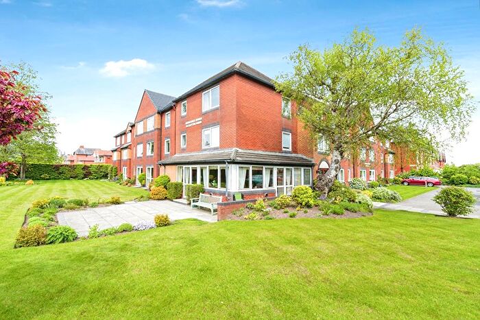 1 Bedroom Flat For Sale In Clifton Drive, Lytham St. Annes, Lancashire, FY8