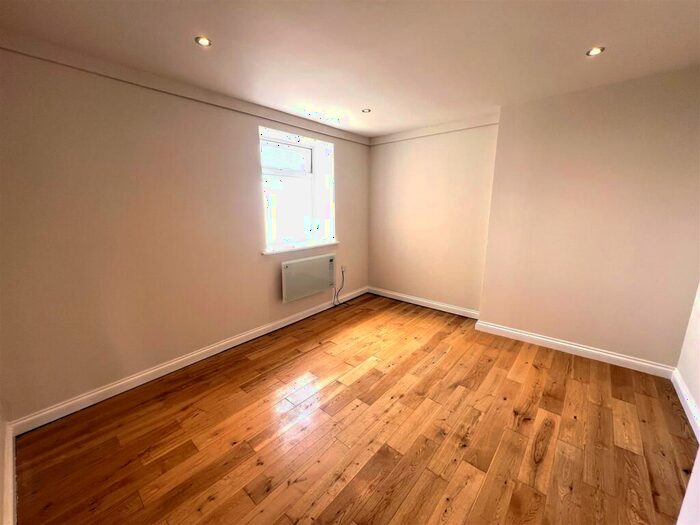 1 Bedroom Flat To Rent In Hill House, Western Road, Hove, BN3