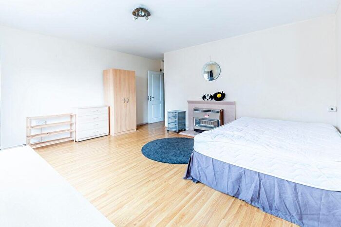 3 Bedroom Flat To Rent In Castle Road, Camden, NW1