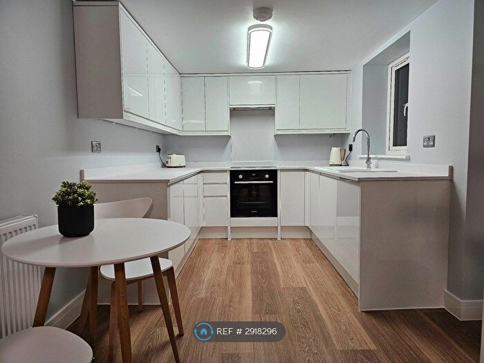 1 Bedroom Flat To Rent In Cumbrian Way, High Wycombe, HP13