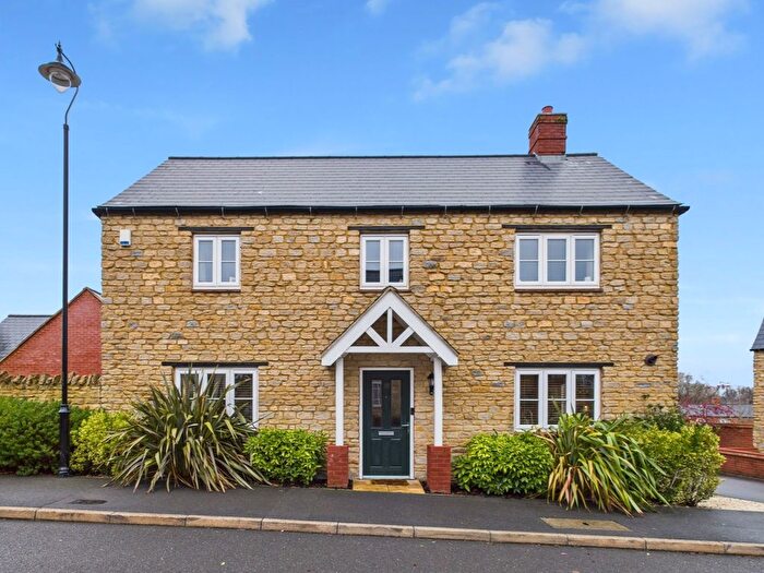 4 Bedroom Detached House For Sale In Roberts Road, Silverstone, NN12