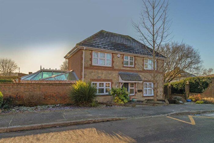 3 Bedroom Detached House For Sale In Phoenix Drive, Wateringbury, ME18