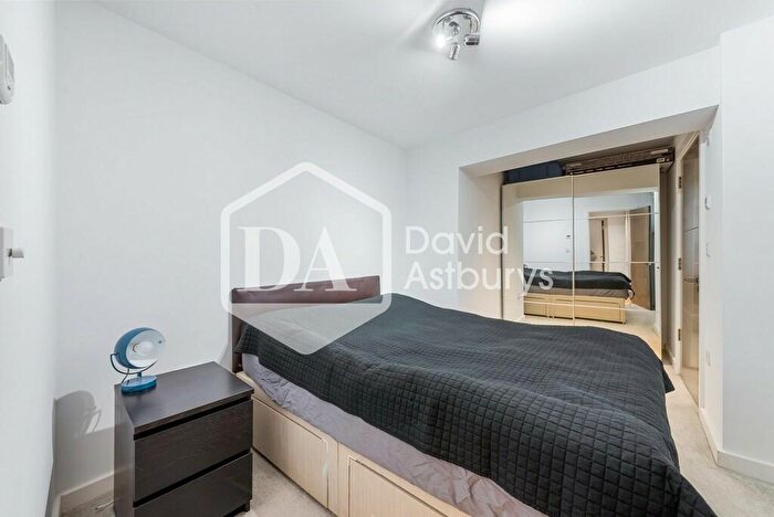 1 Bedroom Apartment To Rent In Dollis Mews, Finchley Central, London, N3