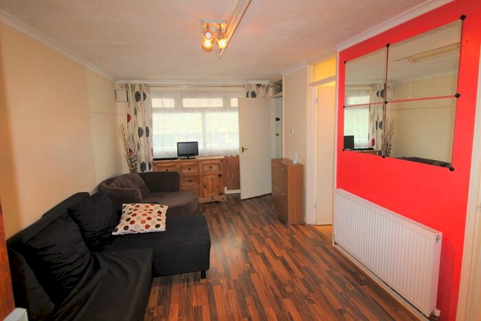 1 Bedroom Apartment To Rent In Bensham Manor Road, Thornton Heath, CR7