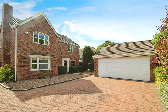 4 Bedroom Detached House For Sale In Chambers Grove, Chapeltown, Sheffield, S35