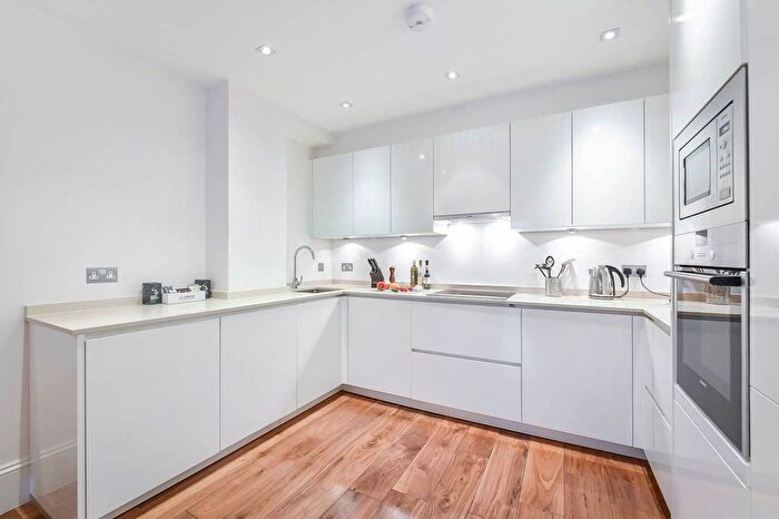 2 Bedroom Flat To Rent In Tavistock Place, Bloomsbury, London, WC1H