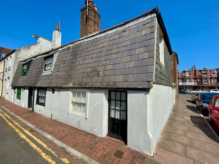 2 Bedroom End Of Terrace House To Rent In Burfield Road, Eastbourne, BN22