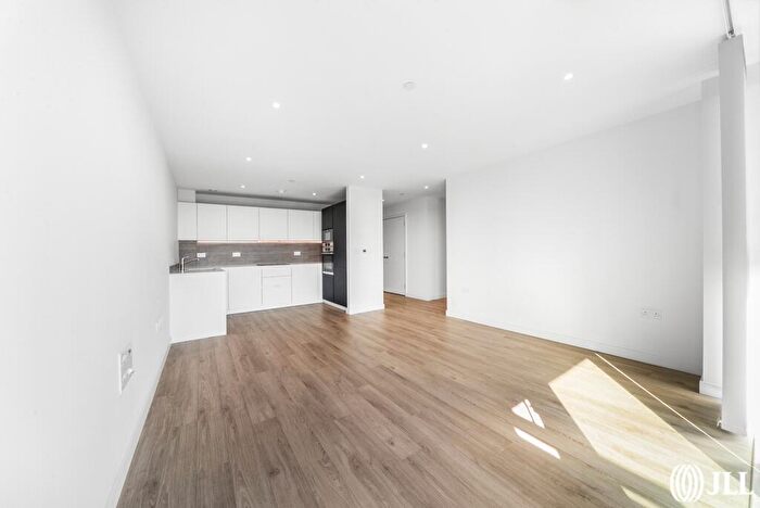 2 Bedroom Apartment To Rent In Skylark Point, N4