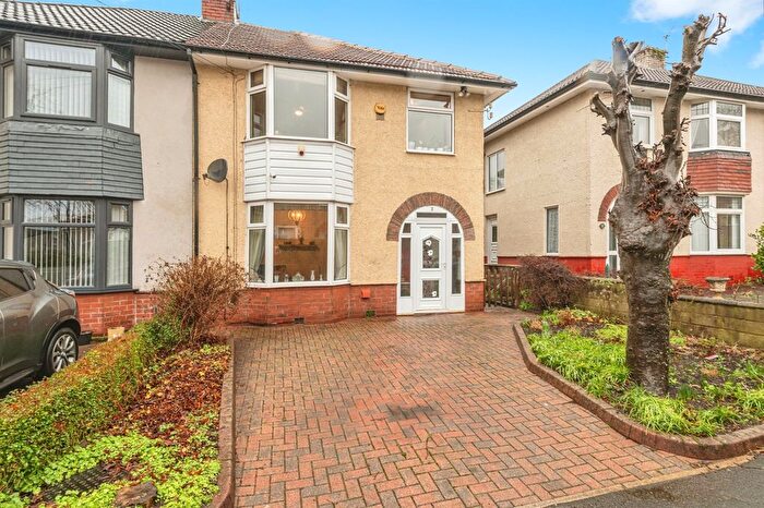 3 Bedroom Semi-Detached House For Sale In Central Close, Huddersfield, HD2