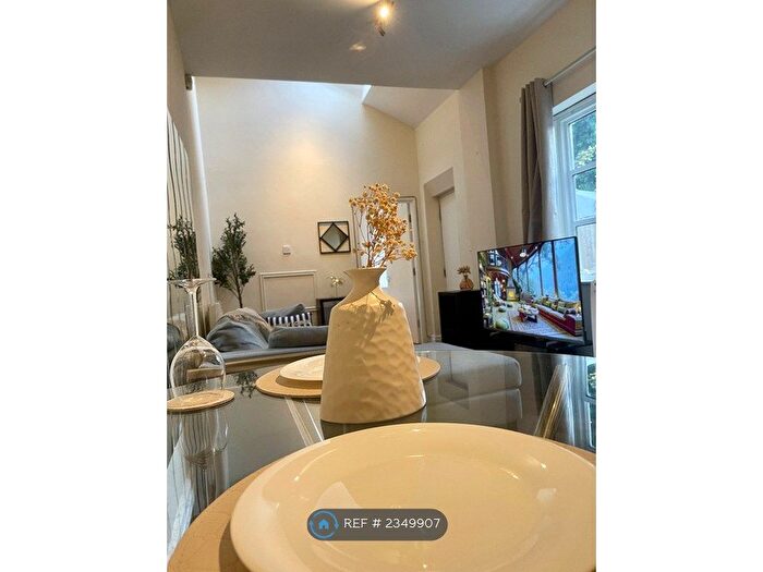 2 Bedroom Flat To Rent In Oak Terrace, Liverpool, L7