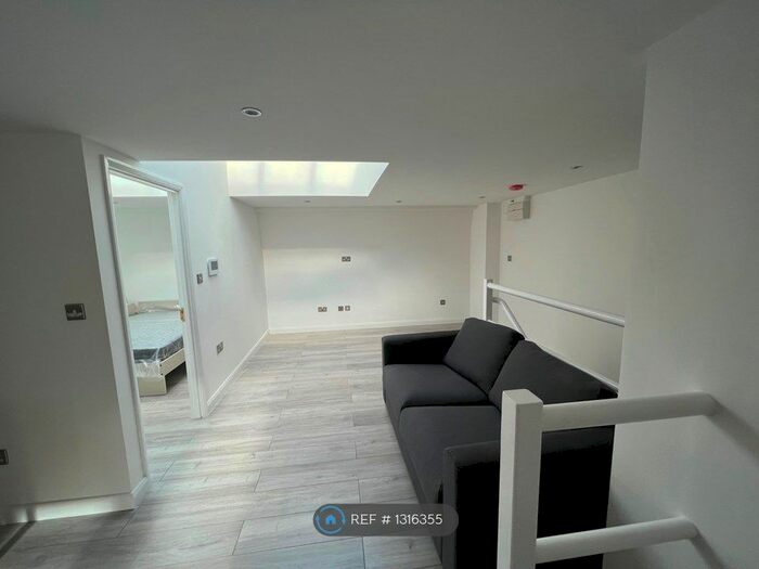 1 Bedroom Flat To Rent In Printers Yard, London SW19