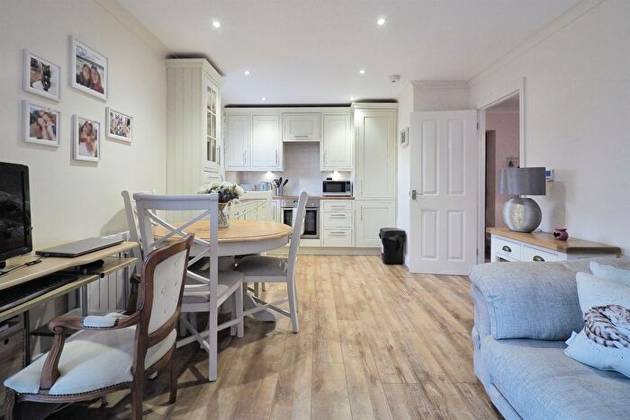 1 Bedroom Flat For Sale In Old School Mews, Shrewton, Salisbury, SP3