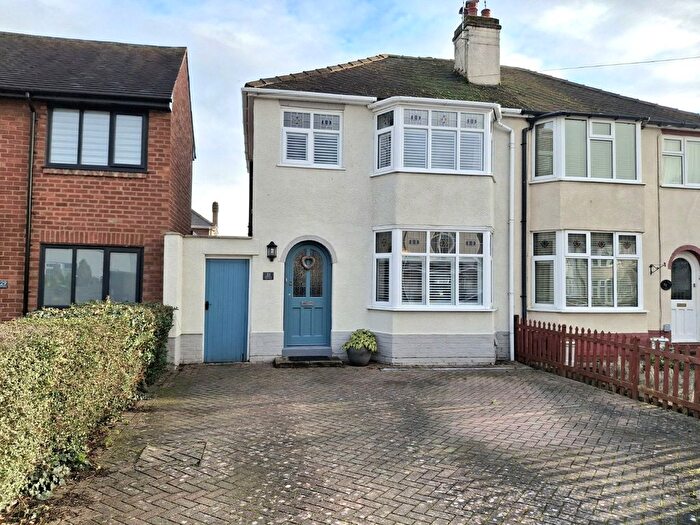 3 Bedroom Semi Detached House For Sale In Highfield Road, Kidderminster, Worcestershire, DY10