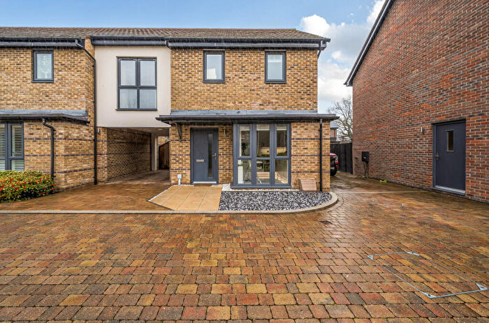 2 Bedroom Link Detached House For Sale In Pintail Place, Arborfield Green, Reading, Berkshire, RG2