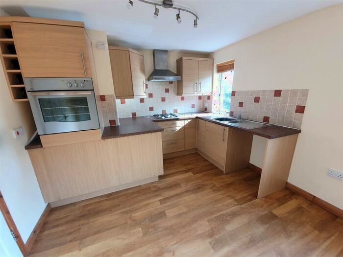 2 Bedroom Apartment To Rent In Chapel Park Gardens, Launceston, PL15