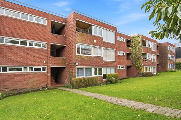 2 Bedroom Flat For Sale In Masham Court, Shaw Lane, Leeds, LS6