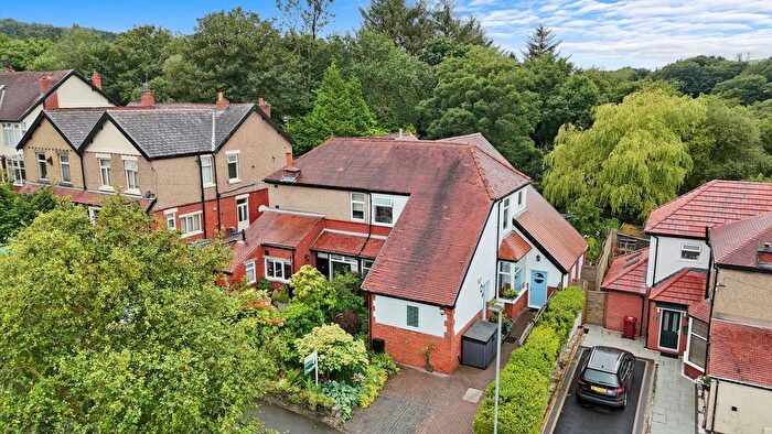 4 Bedroom Semi Detached House For Sale In Earnsdale Avenue, Darwen, BB3