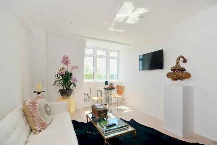 1 Bedroom Flat To Rent In Old Brompton Road, Earls Court, London, SW5