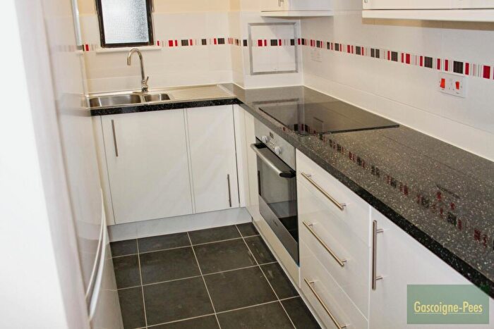 1 Bedroom Flat To Rent In Ceres Court - Central Kingston, KT1