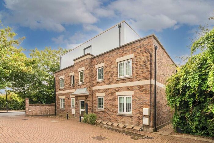 2 Bedroom Flat To Rent In Northfield Avenue, London, W13