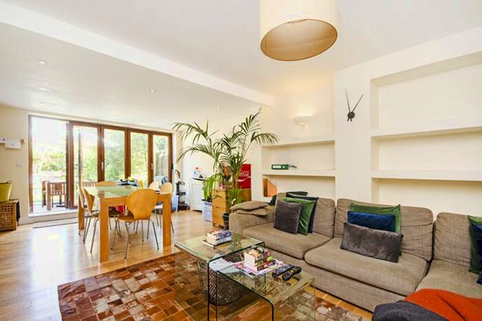 3 Bedroom Flat To Rent In Hillmarton Road, Hillmarton Conservation Area, London, N7