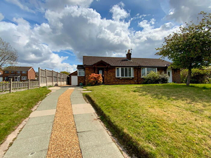 2 Bedroom Semi-Detached Bungalow For Sale In Leicester Drive, Glossop, SK13