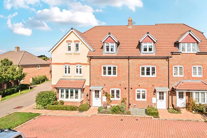 3 Bedroom Town House To Rent In Rudgard Way, Liphook, GU30