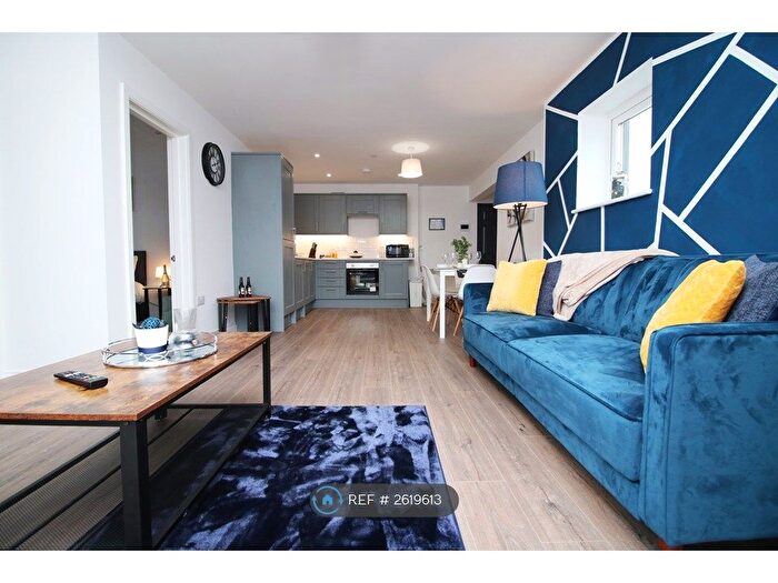2 Bedroom Flat To Rent In Casa Di Pietra, Cardiff, CF10