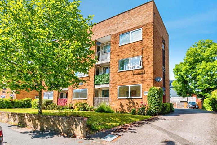 2 Bedroom Flat For Sale In Waterloo Road, Southampton, Hampshire, SO15