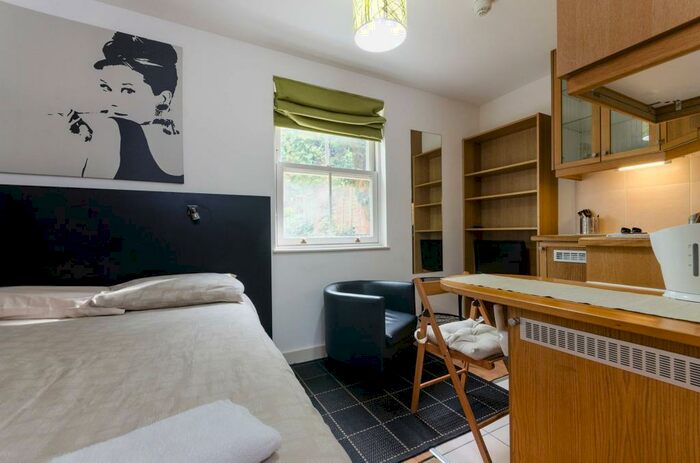 Studio To Rent In Finchley Road, Hampstead, London, NW3