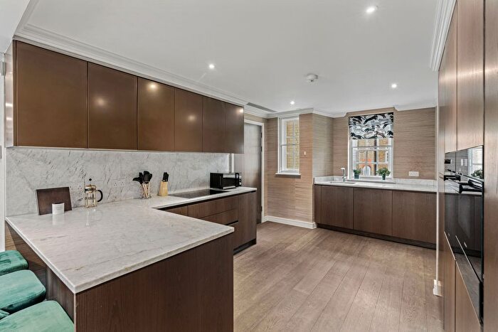 3 Bedroom Flat For Sale In New Cavendish Street, London, W1W - Photo 3