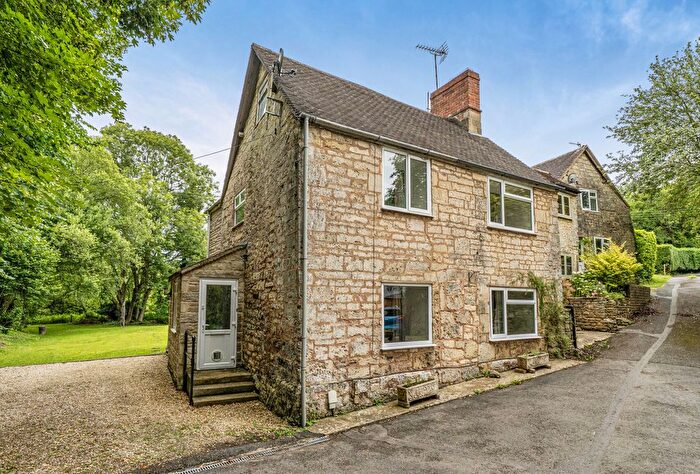 3 Bedroom End Terrace House For Sale In Cheltenham Road, Stroud, Gloucestershire, GL6