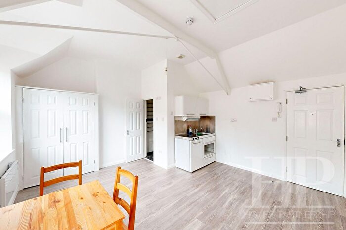 1 Bedroom Studio To Rent In Ifield Road, Crawley, RH11