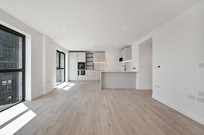 3 Bedroom Flat To Rent In Azure Apartments, Woodberry Down, N4