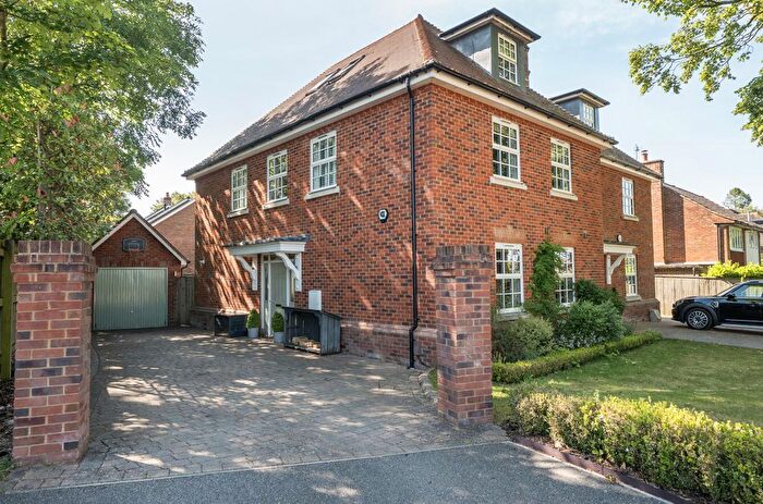 5 Bedroom Semi-detached House For Sale In Olivers Battery Road North, Winchester, Hampshire, SO22