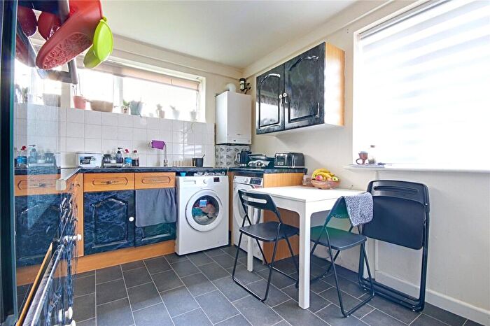 2 Bedroom Maisonette For Sale In Westfield Close, Enfield, Middlesex, EN3
