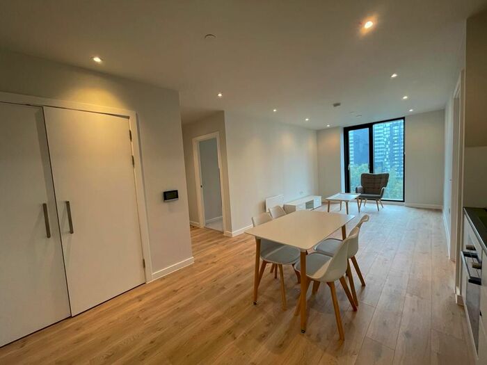 2 Bedroom Flat To Rent In Aspin Lane, Manchester, M4