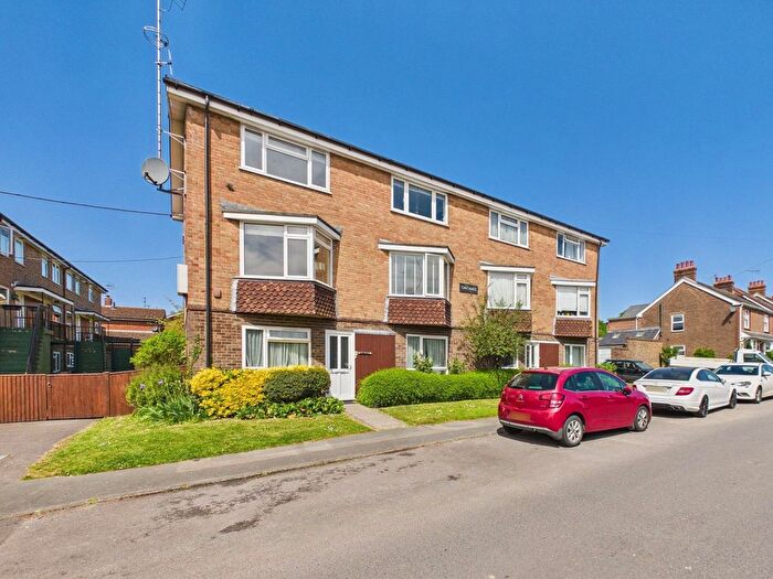 2 Bedroom Maisonette For Sale In Oakhill Road, Horsham, RH13