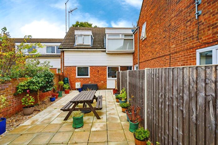 1 Bedroom House For Sale In Eskdale, London Colney, St. Albans, AL2