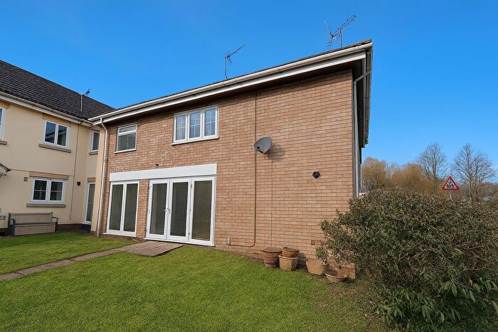 2 Bedroom Flat For Sale In Eirene Terrace, Pill, Bristol, BS20