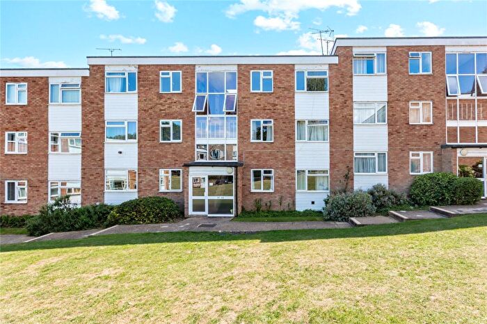 2 Bedroom Apartment For Sale In Haig Court, Chelmsford, Essex, CM2