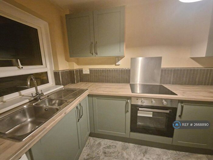 3 Bedroom Flat To Rent In Barton Court, Leamington Spa, CV31