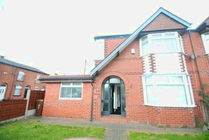 3 Bedroom Semi-Detached House To Rent In Rydal Avenue, Droylsden, Manchester, M43