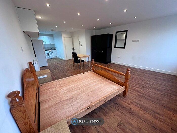 Studio To Rent In Park Royal Road, London, NW10