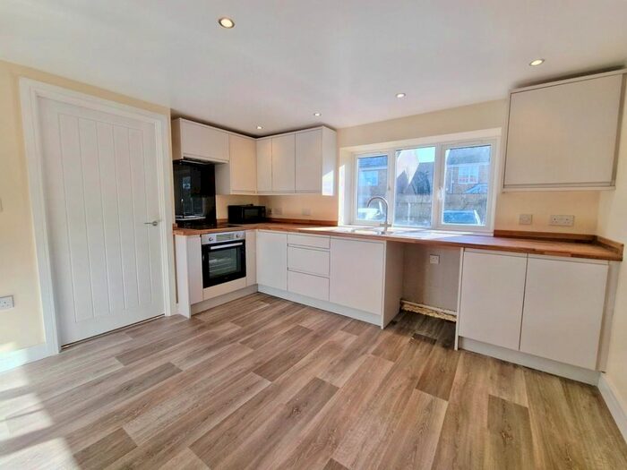 2 Bedroom Property To Rent In Bath Road, Longwell Green, BS30