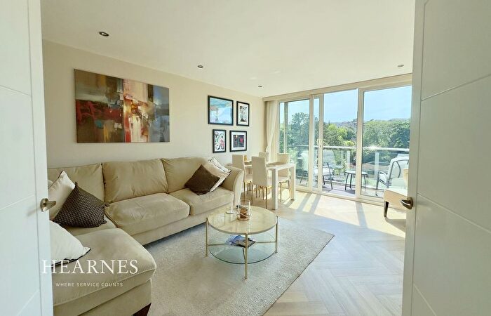 2 Bedroom Flat For Sale In Sunbury Court, Bourne Avenue, Bournemouth, BH2