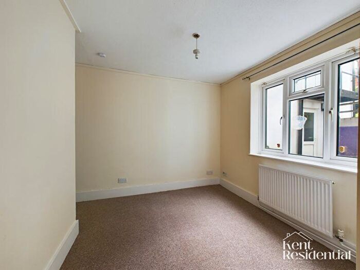 1 Bedroom Flat To Rent In New Road, Chatham, ME4