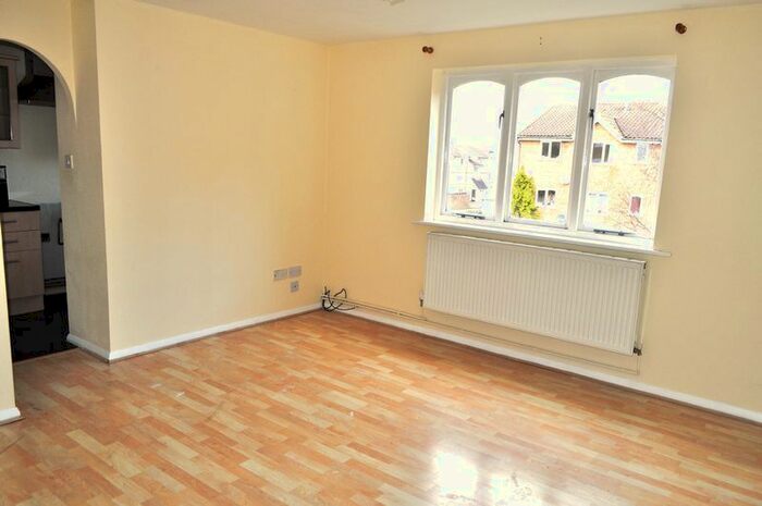 2 Bedroom Flat To Rent In Howard Close, Waltham Abbey EN9