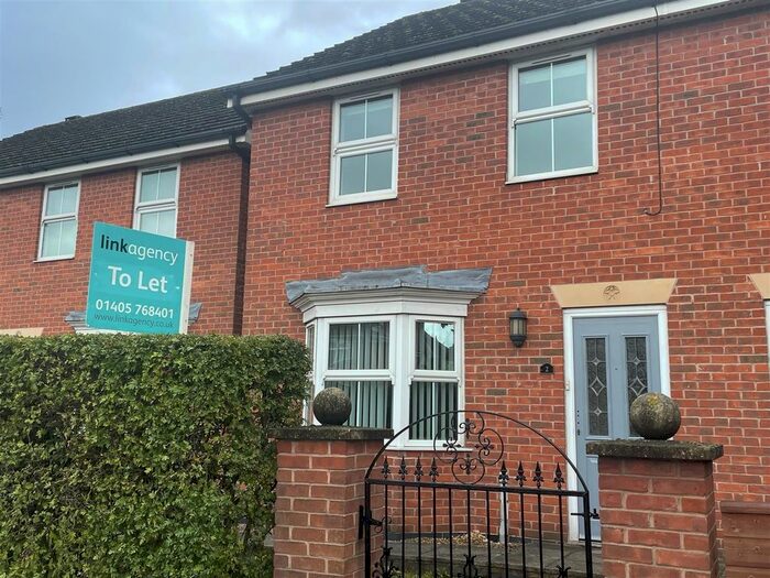 3 Bedroom Semi-Detached House To Rent In College Close, Goole, DN14
