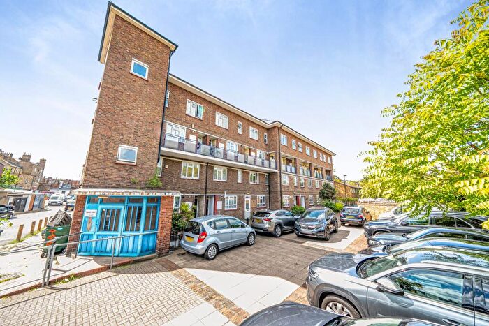 3 Bedroom Flat For Sale In Comet Street, SE8